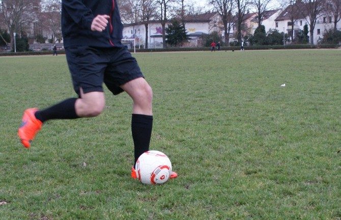 Kurzpassspiel im Fußball